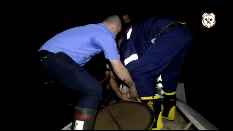 كاتی ده‌رهێنانی ته‌رمی شۆفێره‌كه‌ له‌ناو تانكه‌ره‌كه‌ی